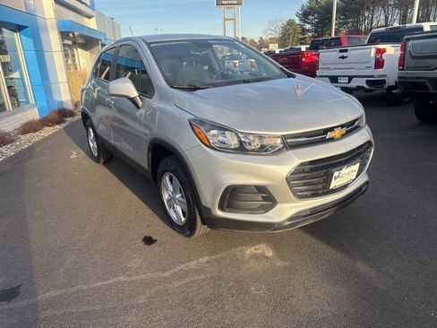 Used 2022 Chevrolet Trax LS w/ Tint and Cruise Package image 7