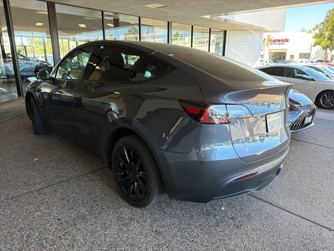 Used 2023 Tesla Model Y Long Range AWD/4WD image 4