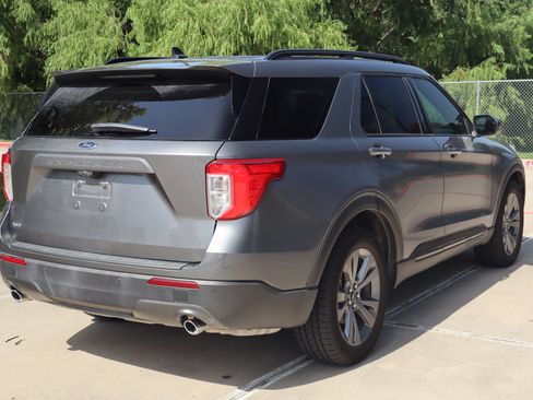 Used 2021 Ford Explorer XLT w/ Equipment Group 202A RWD image 3