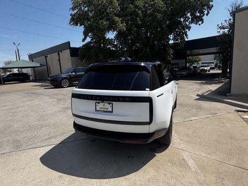 Certified 2025 Land Rover Range Rover Long Wheelbase SE AWD/4WD image 7