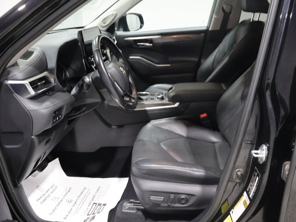 Used 2021 Toyota Highlander Limited AWD/4WD image 11