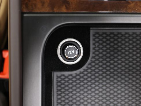 Used 2018 Bentley Bentayga AWD/4WD image 44