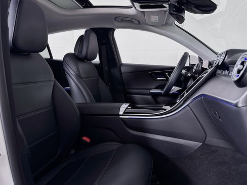 Certified 2025 Mercedes-Benz GLC 300 4MATIC image 7