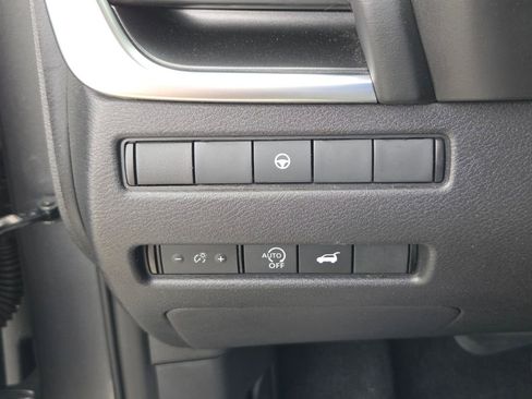 Used 2024 Nissan Rogue SV FWD image 26