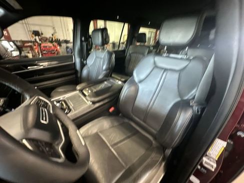 Used 2022 Jeep Wagoneer Series III w/ Flexible Seating Group image 14