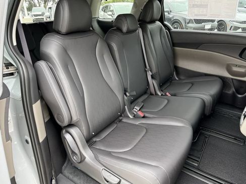 New 2026 Kia Carnival EX FWD image 27