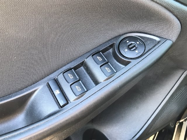 Used 2017 Ford Focus SE w/ Cold Weather Package FWD image 11