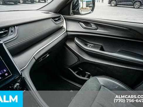 Used 2025 Jeep Grand Cherokee Altitude AWD/4WD image 48