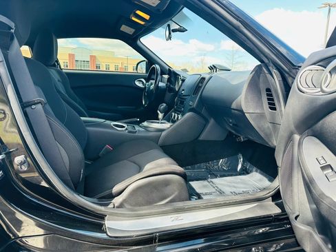 Used 2016 Nissan 370Z Coupe RWD image 11