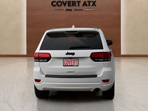 Used 2022 Jeep Grand Cherokee Laredo X RWD image 4