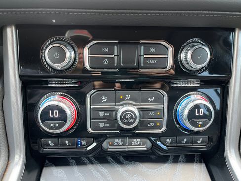 Used 2023 GMC Yukon XL Denali AWD/4WD image 15