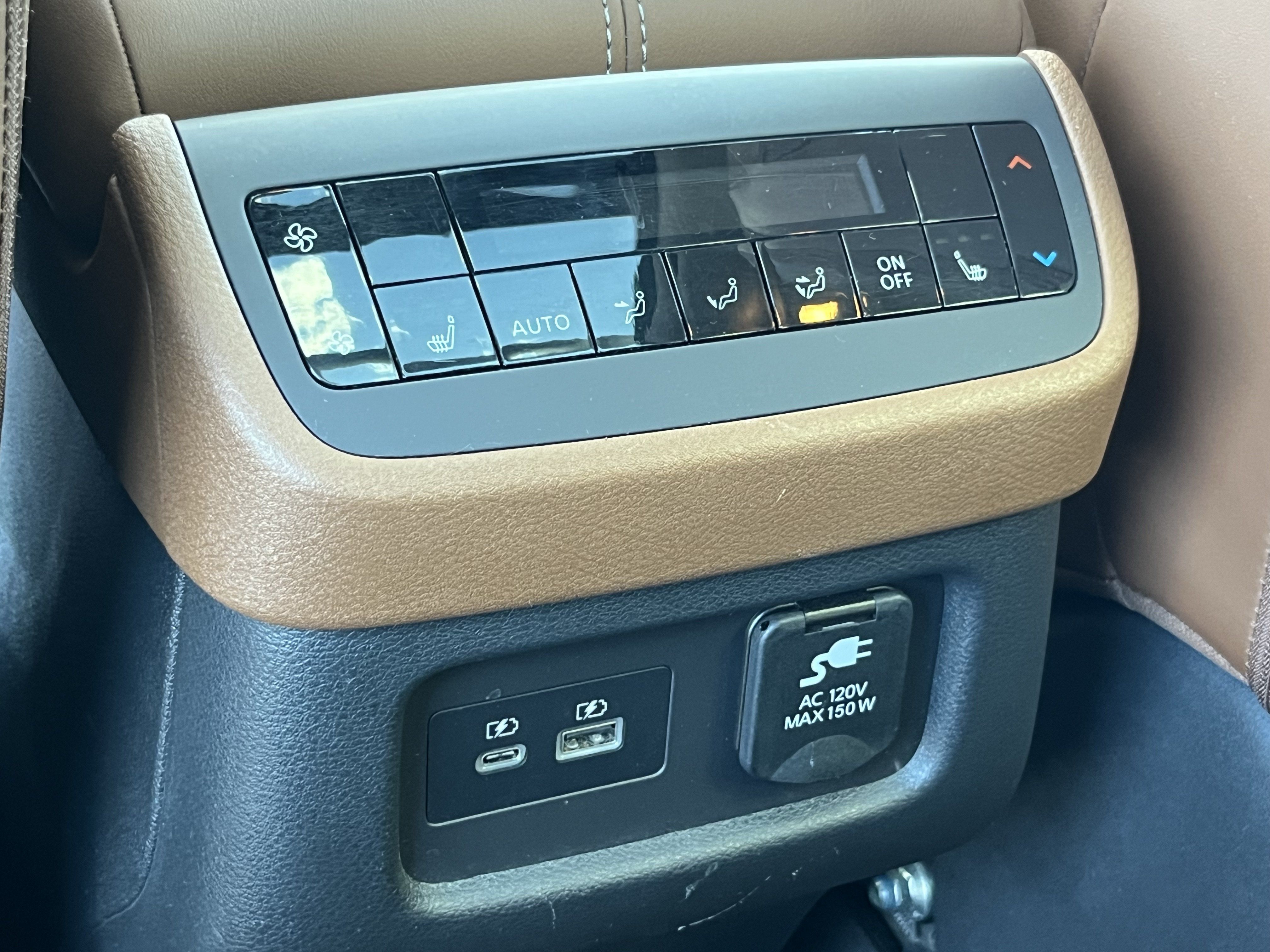Used 2024 Nissan Pathfinder Platinum w/ Cargo Package AWD/4WD image 18