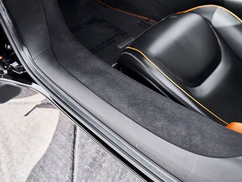 Used 2024 McLaren Artura image 34