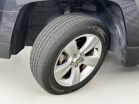 Used 2014 Jeep Patriot Latitude AWD/4WD image 23