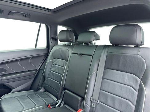 Used 2023 Volkswagen Tiguan SEL R-Line image 39