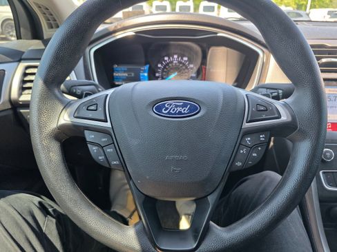Certified 2019 Ford Fusion SE AWD/4WD image 14