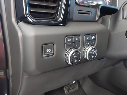Used 2025 GMC Sierra 1500 AT4 image 24