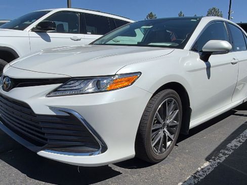 Used 2024 Toyota Camry XLE w/ Navigation Package image 4