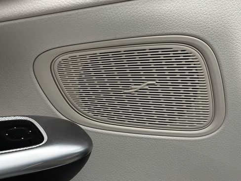 Used 2025 Mercedes-Benz GLC 300 4MATIC image 19