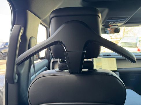 New 2026 Land Rover Defender 110 X-Dynamic SE image 21