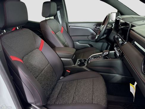 Used 2025 Chevrolet Colorado Z71 w/ Technology Package image 32