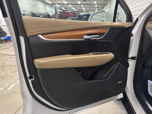 Used 2019 Cadillac XT5 Platinum image 11