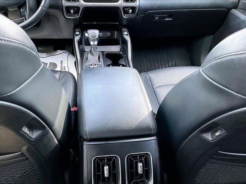 Used 2022 Kia Sorento S w/ Panoramic Sunroof Package FWD image 10