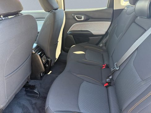 Used 2022 Jeep Compass Sport AWD/4WD image 18