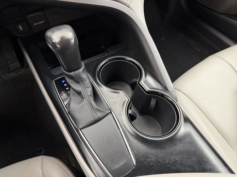 Used 2020 Toyota Camry SE FWD image 22