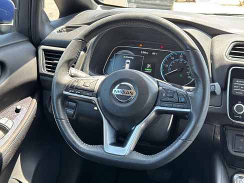 Used 2020 Nissan Leaf SV w/ SV Technology Package FWD image 13