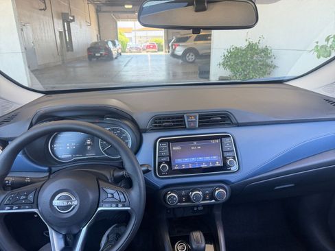 Used 2025 Nissan Versa SV FWD image 33