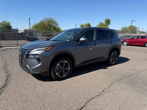 Certified 2025 Nissan Rogue SV FWD image 1