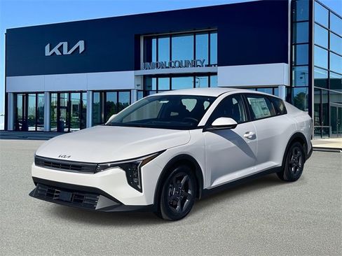New 2025 Kia K4 LXS image 3