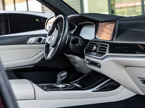 Used 2021 BMW X7 M50i w/ Executive Package image 40