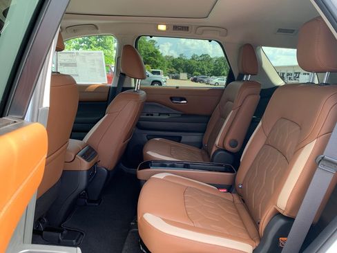 New 2026 Nissan Pathfinder Platinum FWD image 25