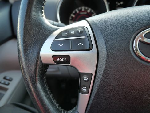 Used 2012 Toyota Highlander Limited image 27