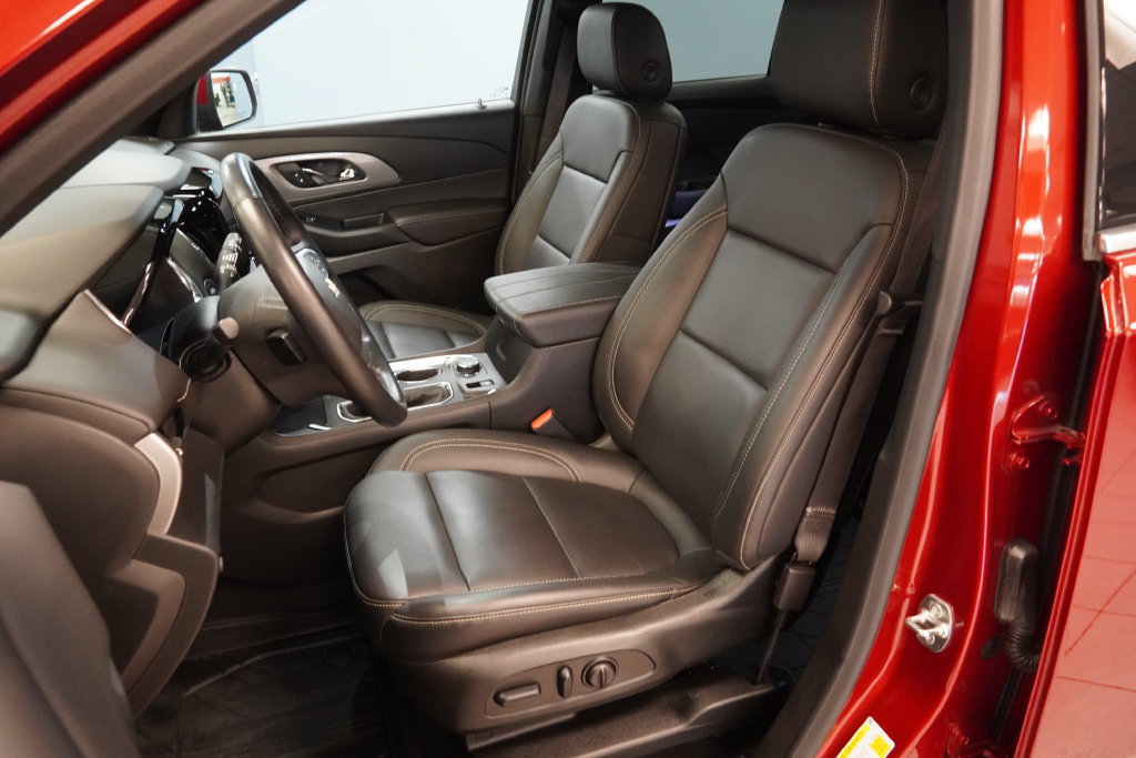 Used 2023 Chevrolet Traverse LT w/ LT Premium Package AWD/4WD image 9