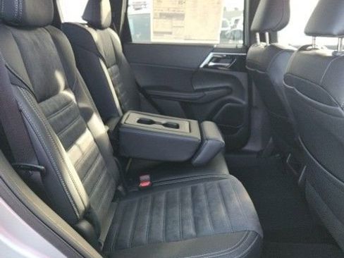 New 2024 Mitsubishi Outlander SE image 12