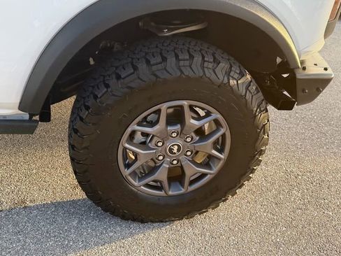 Certified 2025 Ford Bronco Badlands AWD/4WD image 16