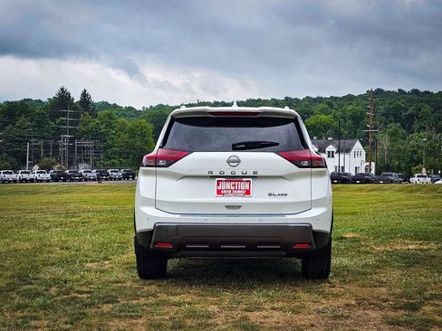 Used 2024 Nissan Rogue SL AWD/4WD image 4
