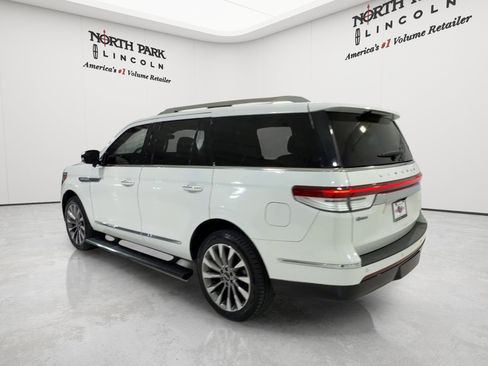 Used 2023 Lincoln Navigator Reserve AWD/4WD image 3