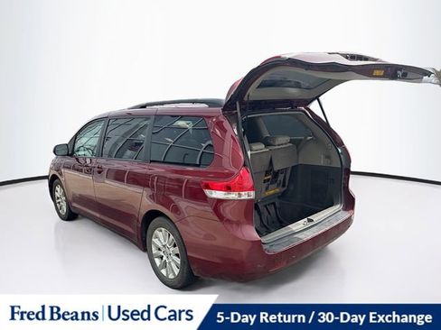 Used 2014 Toyota Sienna XLE image 4