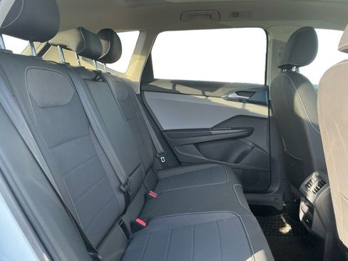 Used 2024 Volkswagen Taos SE w/ Panoramic Sunroof Package image 19