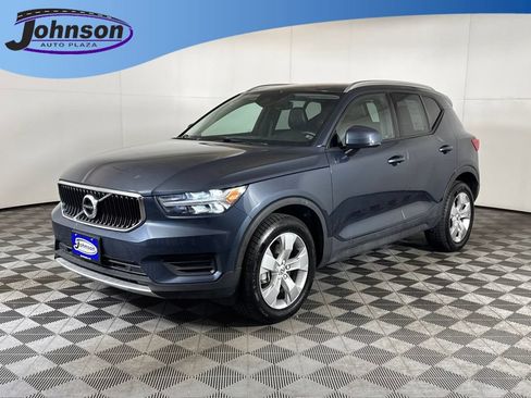 Used 2022 Volvo XC40 T5 Momentum AWD/4WD image 1
