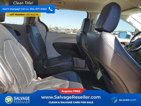 Used 2018 Chrysler Pacifica Touring-L image 15