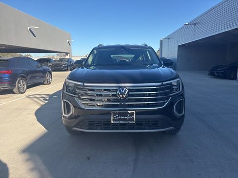 Used 2024 Volkswagen Atlas SE image 2
