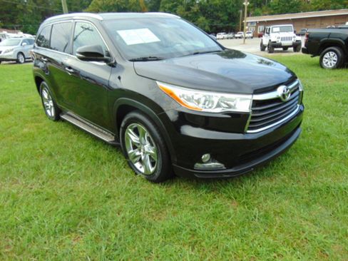 Used 2015 Toyota Highlander Limited FWD image 2
