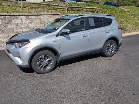 Used 2016 Toyota RAV4 XLE w/ Convenience Package AWD/4WD image 5