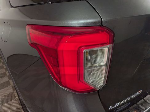 Used 2020 Ford Explorer Limited image 12