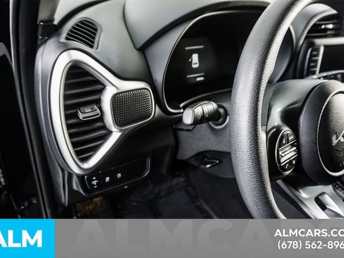 Used 2025 Kia Soul LX image 30